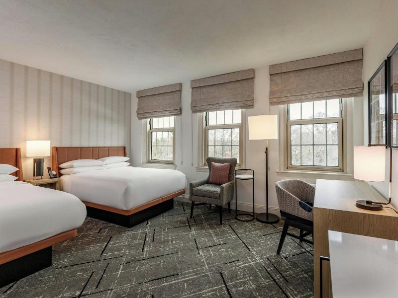 Sheraton Commander image