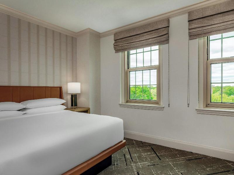 Sheraton Commander image