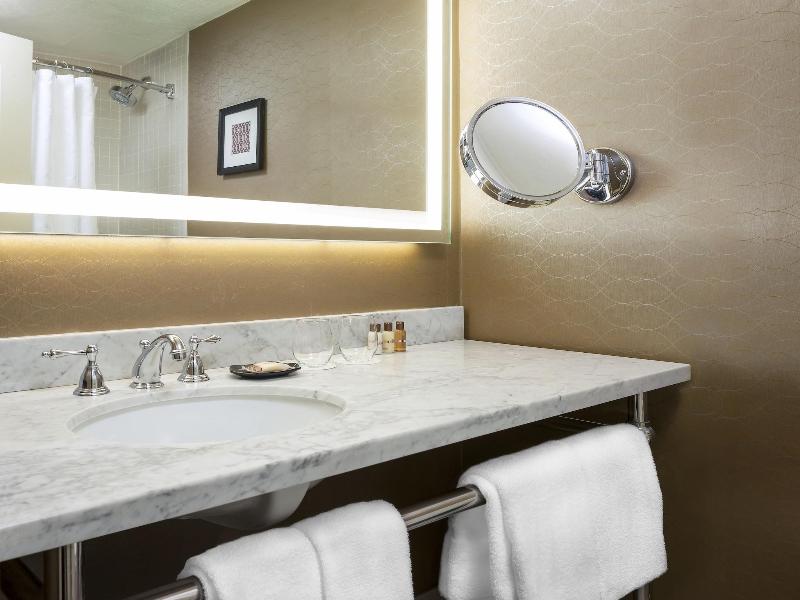 Sheraton Commander image