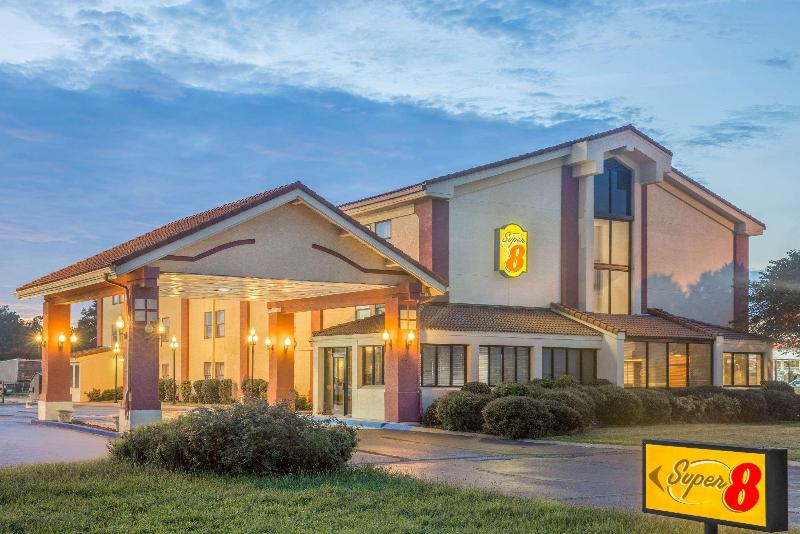 Super 8 by Wyndham Blytheville image