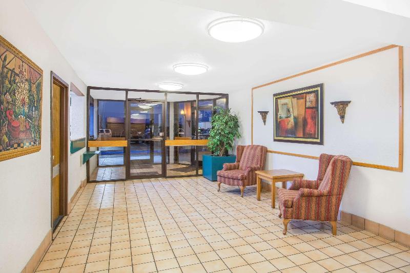 Super 8 by Wyndham Blytheville image