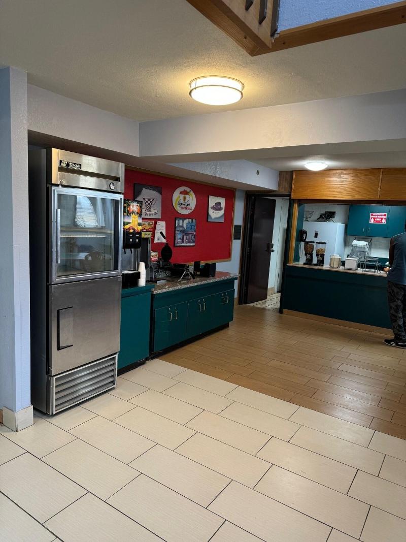 Super 8 by Wyndham Blytheville image