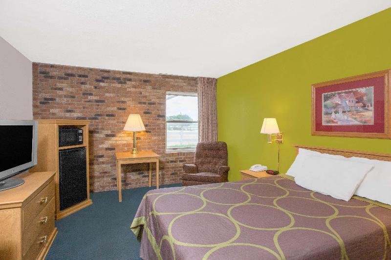 Super 8 by Wyndham Blytheville image 9
