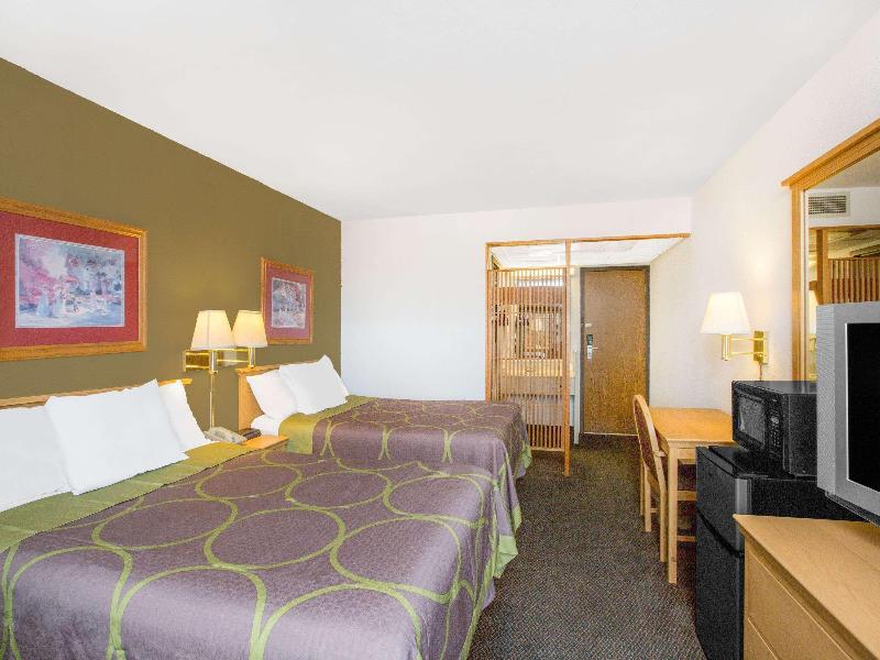 Super 8 by Wyndham Blytheville image