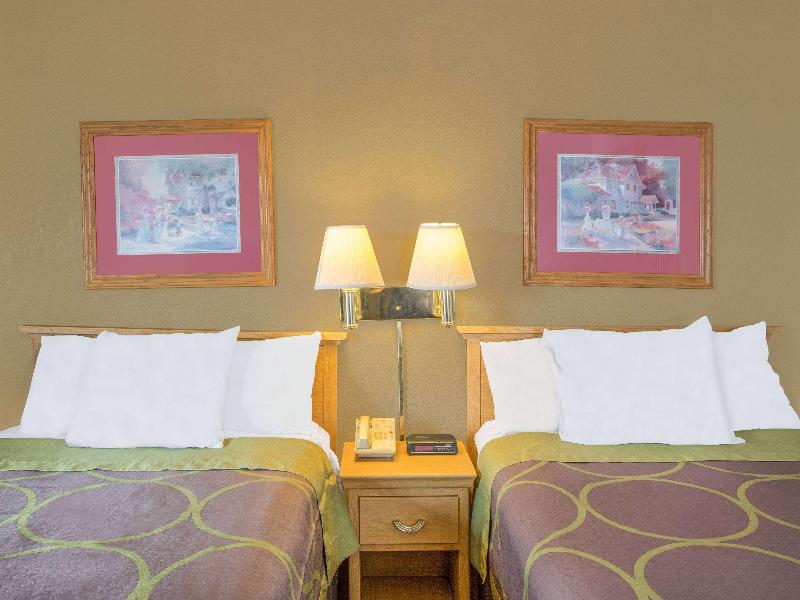 Super 8 by Wyndham Blytheville image