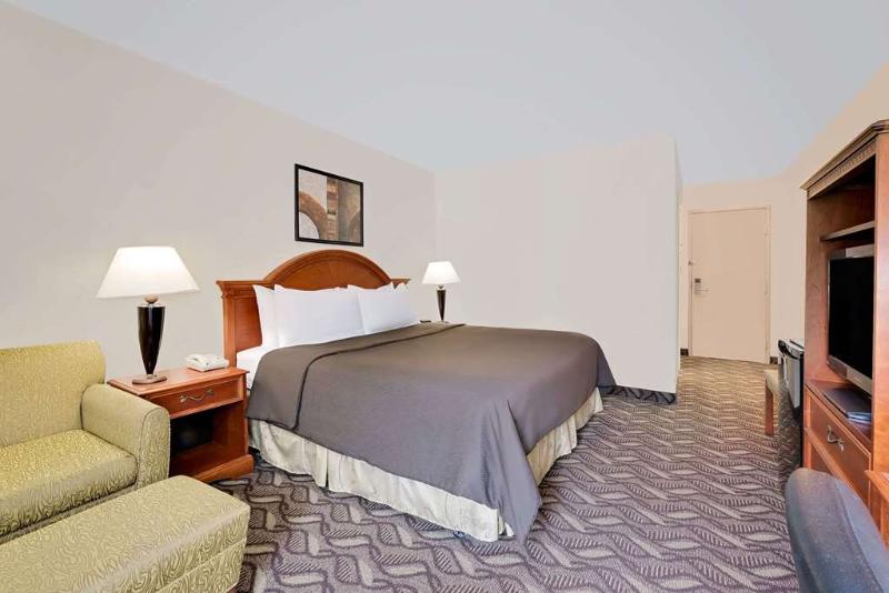 Days Inn by Wyndham Brookings image