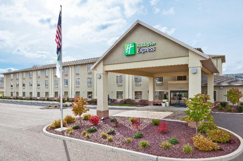 Holiday Inn Express Bloomsburg image