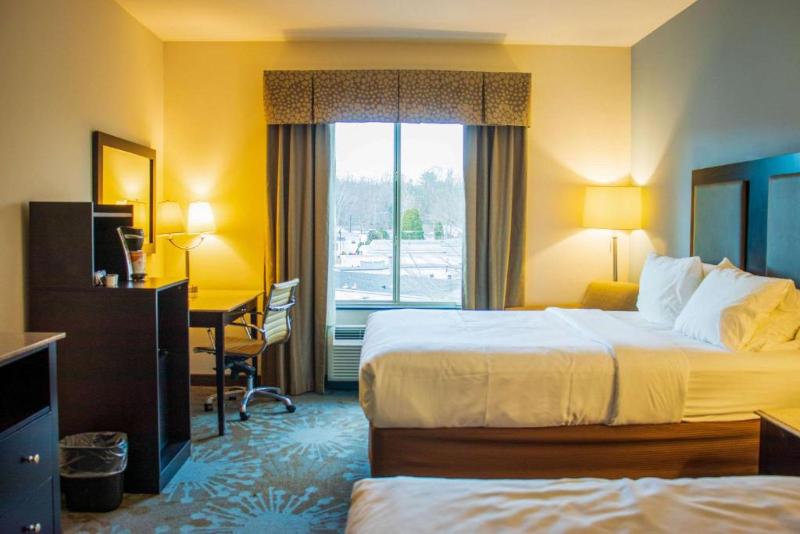 Comfort Inn & Suites Plainville-Foxboro image