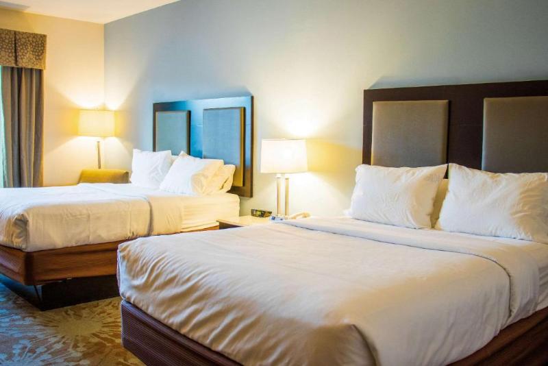 Comfort Inn & Suites Plainville-Foxboro image