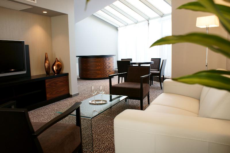 Hotel Avance image