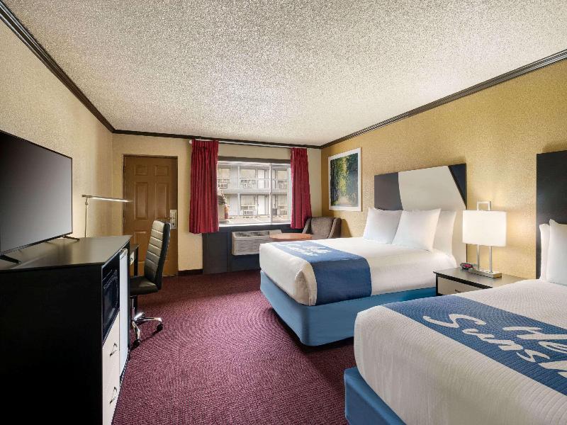 Days Inn by Wyndham Bend image