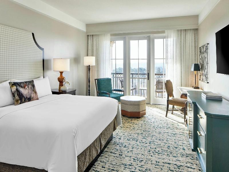 Room, 1 King Bed, Balcony (Hearing Accessible) (1 King Bed)