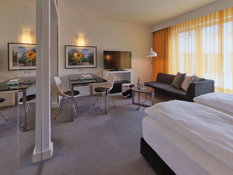 Adina Apartment Hotel Berlin Hackescher Markt image