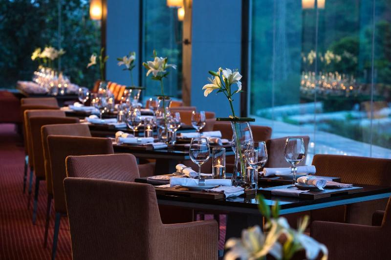 Lakeside Chalet, Mumbai - Marriott Executive Apt