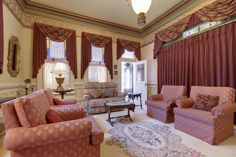 Amethyst Inn At Regents Park Victoria image