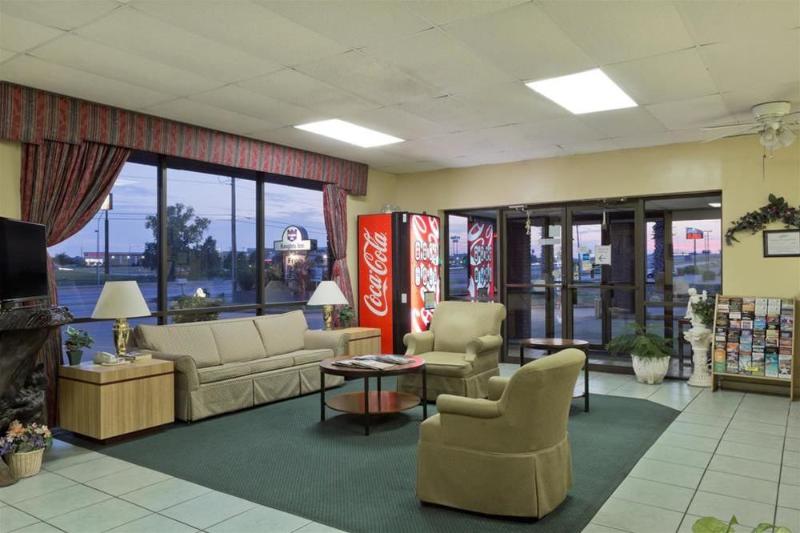 Knights Inn Brenham image