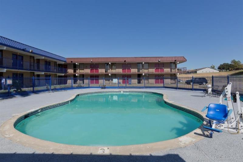 Knights Inn Brenham image