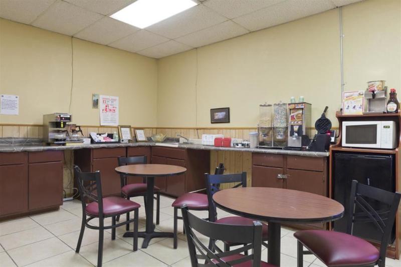 Knights Inn Brenham image