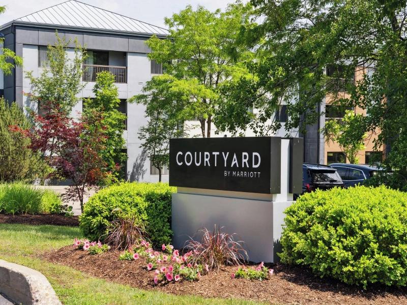 Courtyard Burlington Williston image