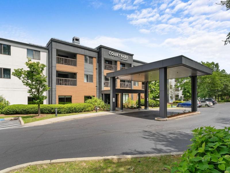 Courtyard Burlington Williston image