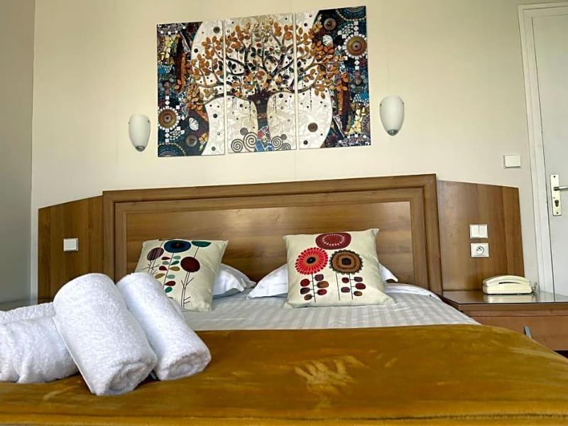 Le Relais de la Place & Le Vintage image