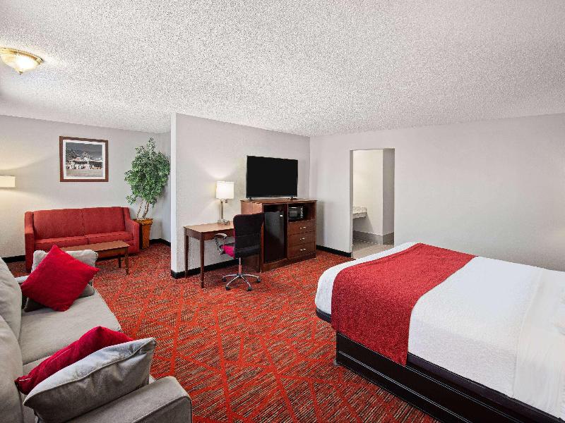 Ramada by Wyndham Bowling Green image