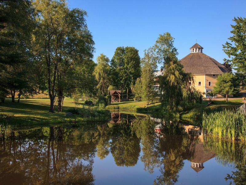The Inn at Round Barn Farm image