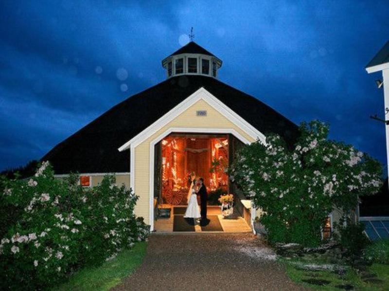 The Inn at Round Barn Farm image