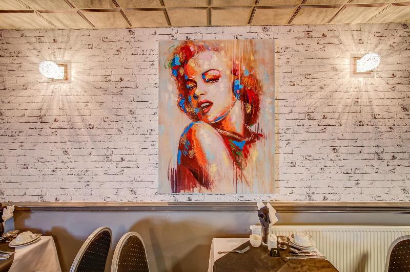 Sandringham Court Hotel image