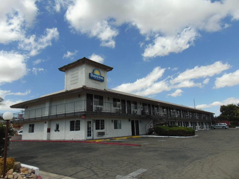 Days Inn by Wyndham Victorville/Hesperia I-15 & P image