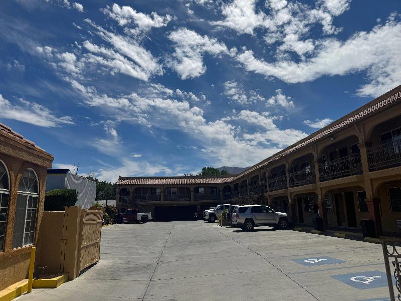 Days Inn by Wyndham Bishop — general view