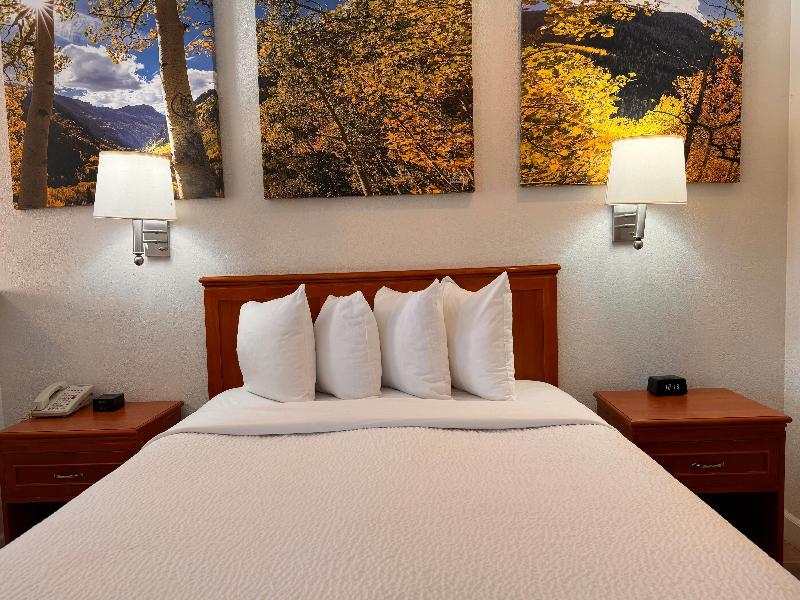 Days Inn by Wyndham Bishop image