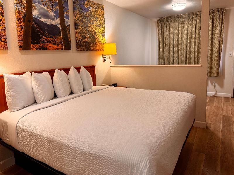Days Inn by Wyndham Bishop image