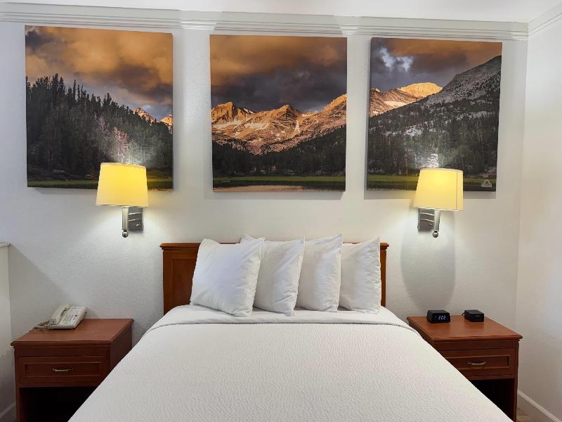 Days Inn by Wyndham Bishop image