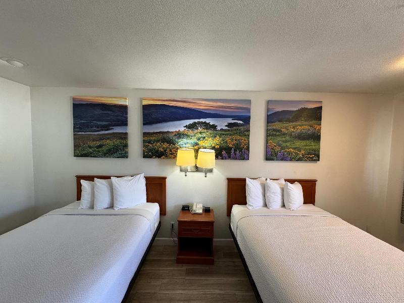 Days Inn by Wyndham Bishop image