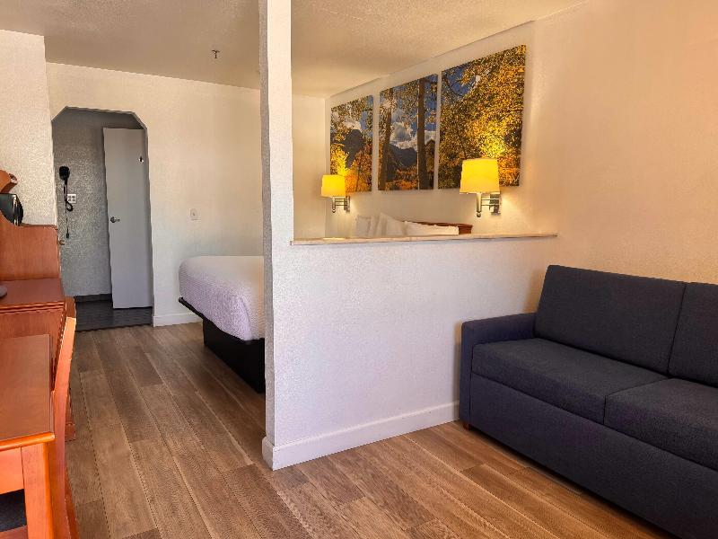 Days Inn by Wyndham Bishop image
