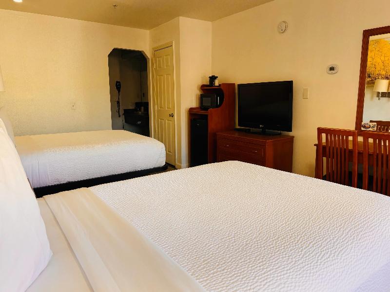 Days Inn by Wyndham Bishop image