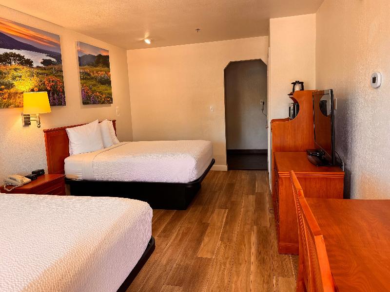 Days Inn by Wyndham Bishop image