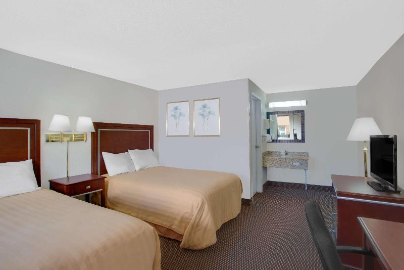 Travelodge by Wyndham Bangor