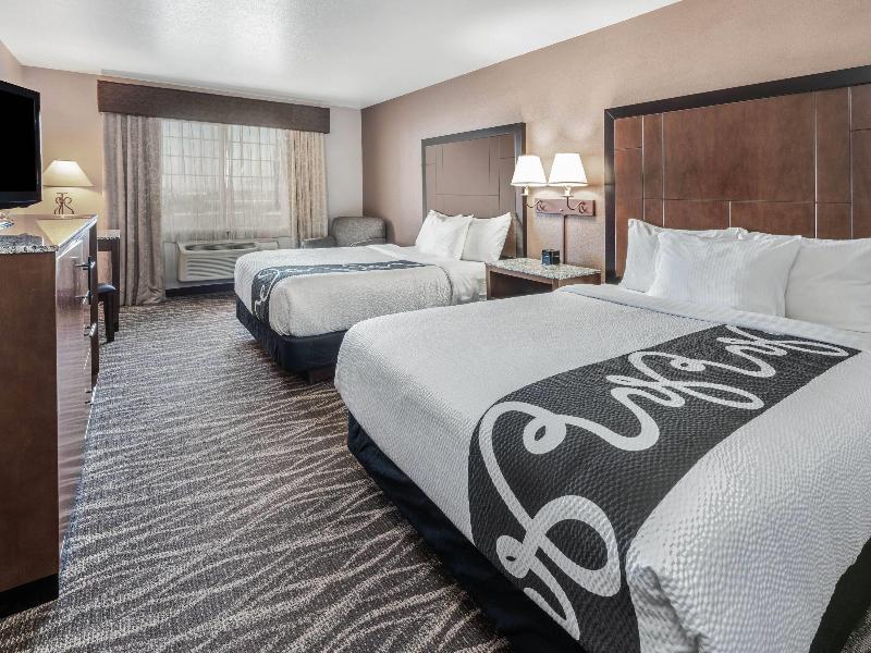 La Quinta Inn & Suites by Wyndham Belgrade - Bozem image