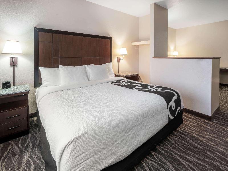 La Quinta Inn & Suites by Wyndham Belgrade - Bozem image