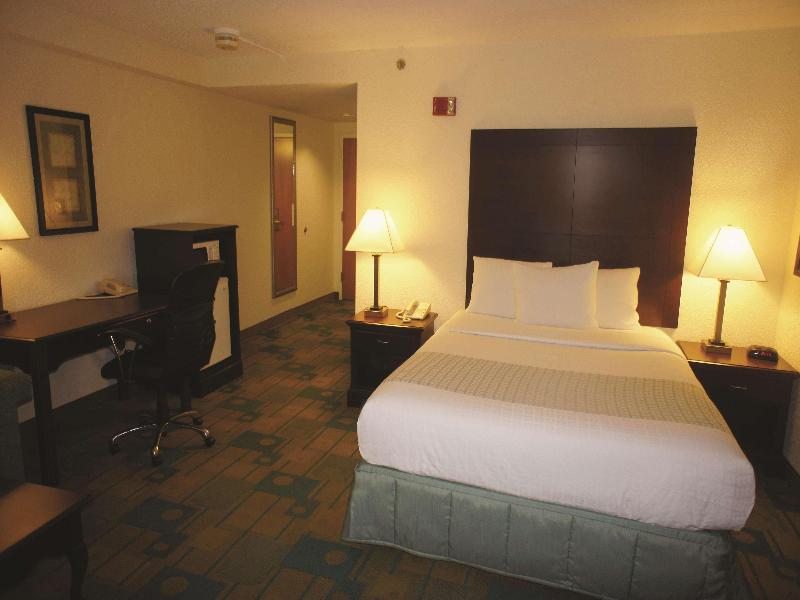 La Quinta Inn & Suites Boston Somerville image