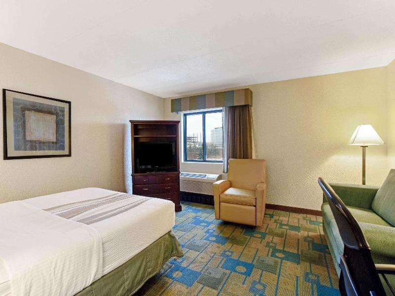 La Quinta Inn & Suites Boston Somerville image