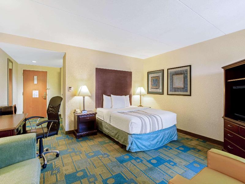 La Quinta Inn & Suites Boston Somerville image
