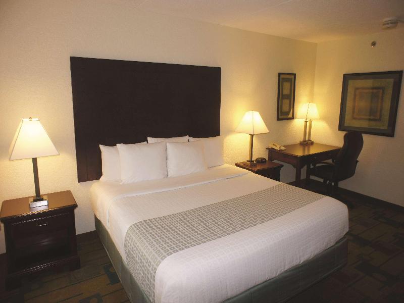 La Quinta Inn & Suites Boston Somerville image
