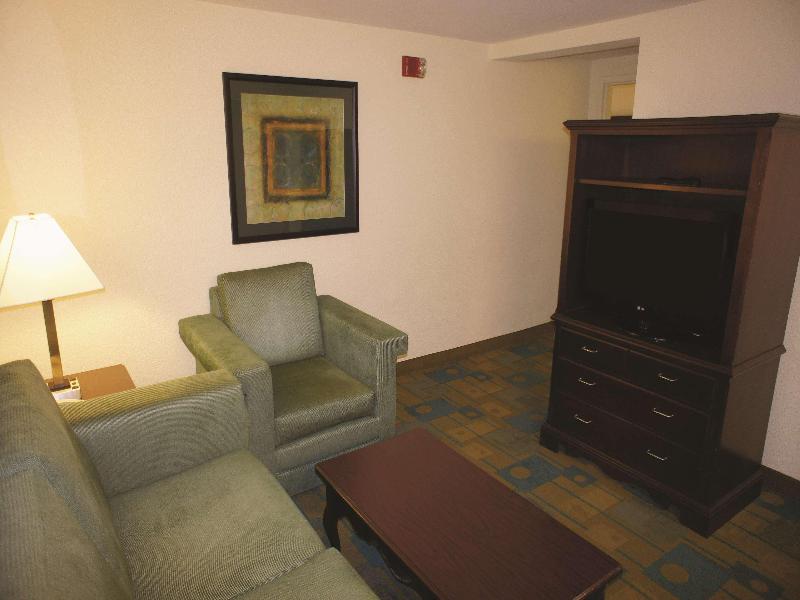 La Quinta Inn & Suites Boston Somerville image