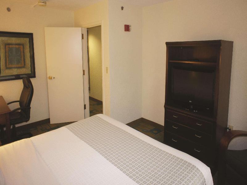 La Quinta Inn & Suites Boston Somerville image