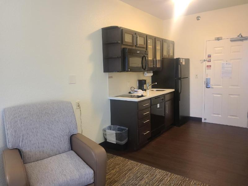 Candlewood Suites Bismarck photo 14