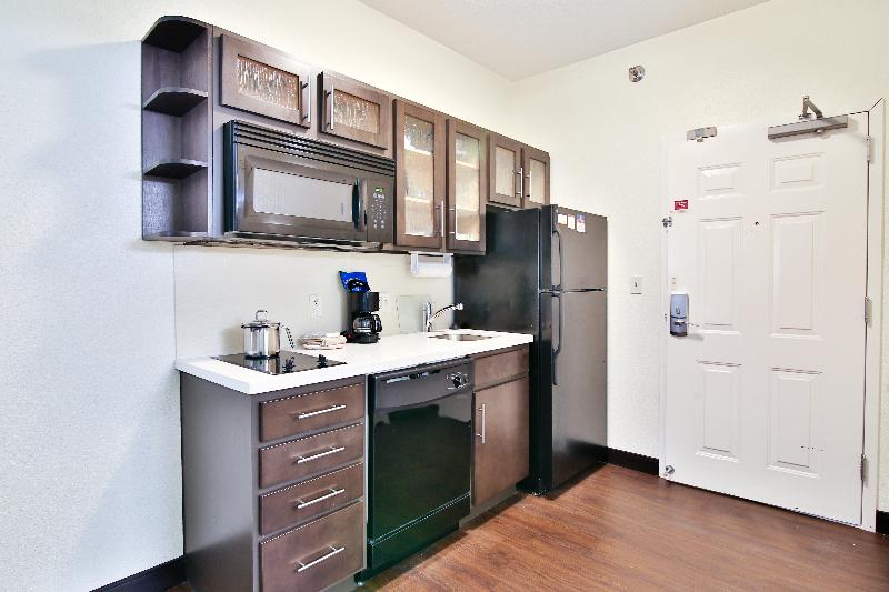 Candlewood Suites Bismarck image