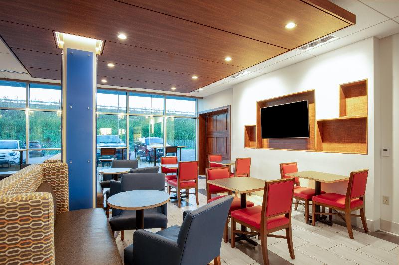 Holiday Inn Express & Suites Beloit image